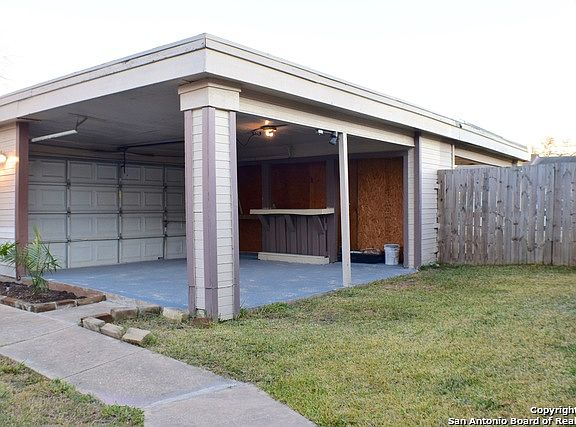 3rd image of 1367 Bayou Dr