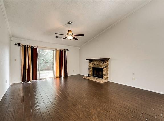 3rd image of 303 Spanish Moss Dr