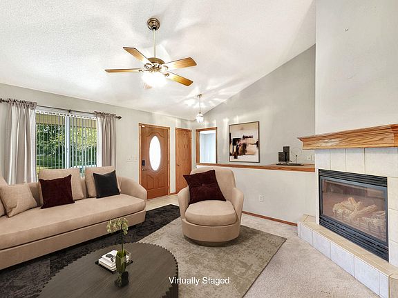 3rd image of 1407 E Longhorn Dr