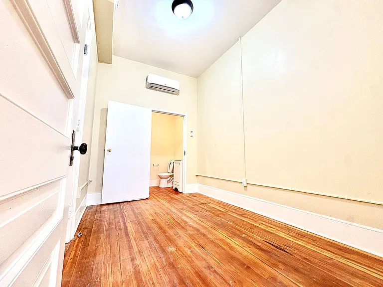 105 Bank St — Photo 34