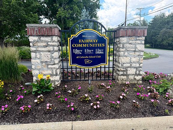 3rd image of 2749A Canterbury Cir