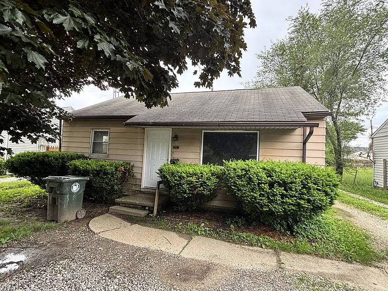 2321 Harmont Ave NE — Photo 1