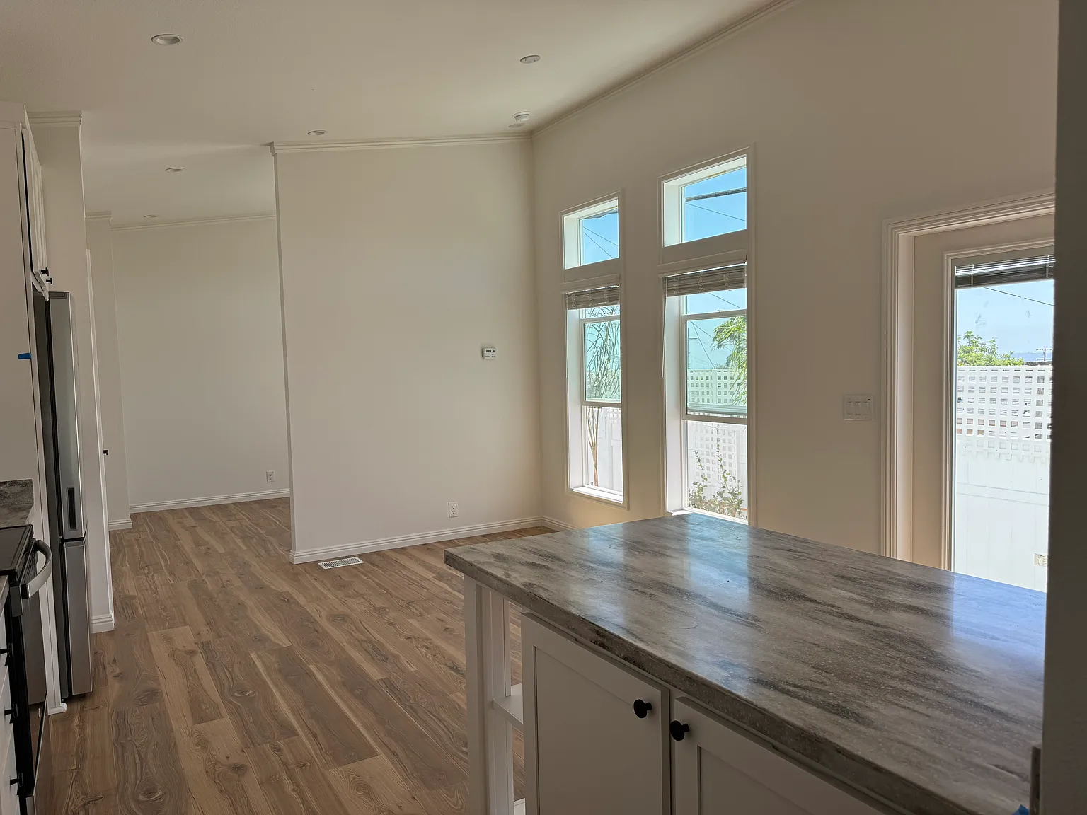 2 bed, 660 sqft, $3,100 — Photo 3