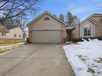 210 Sisu Knoll Dr, Brighton, MI, 48116