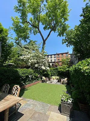 Sold by Compass | media 7