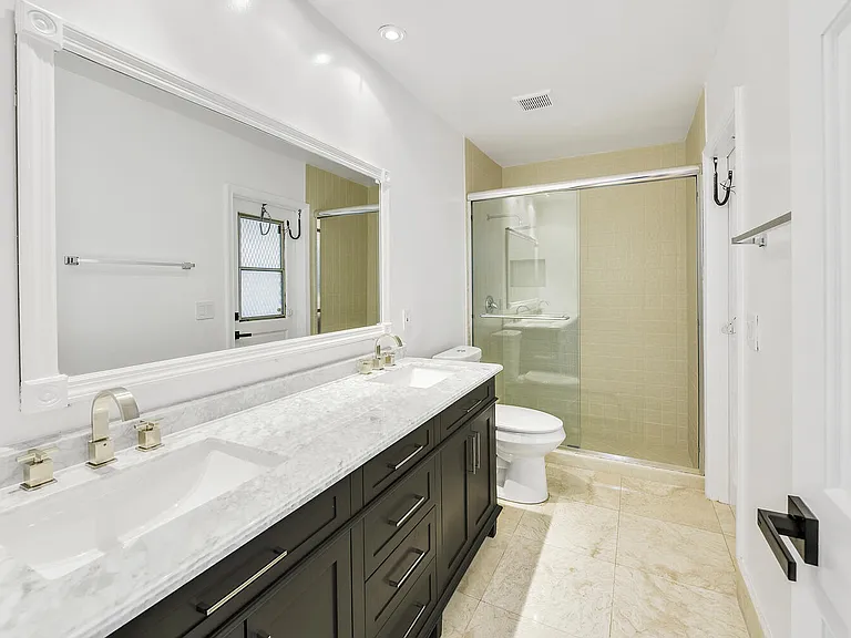 3185 Saint James Dr — Photo 26
