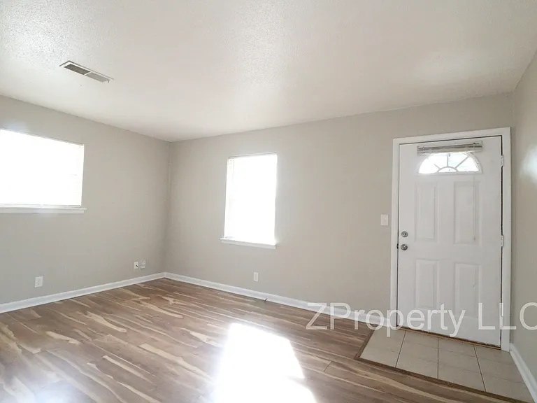 4000 Offutt Ct NW — Photo 2