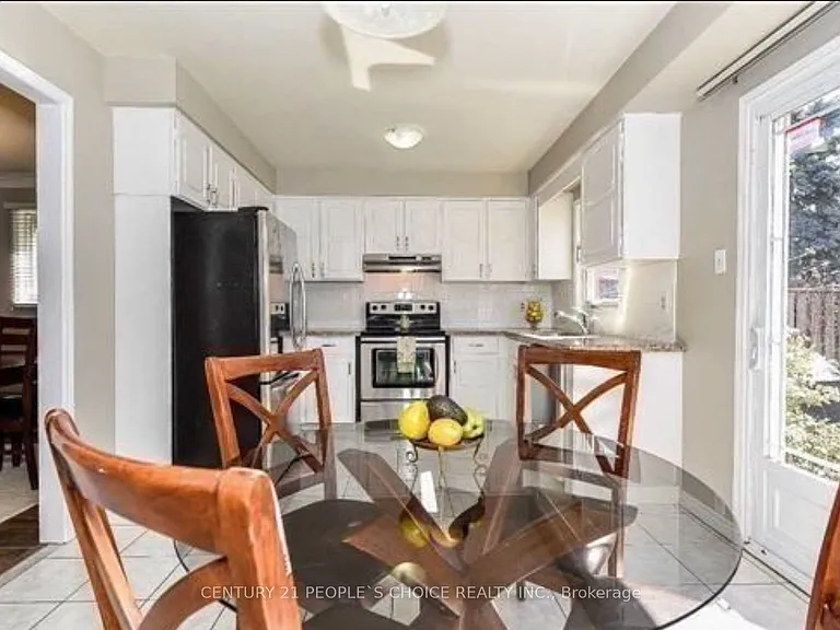 4339 Radisson Cres W — Photo 6
