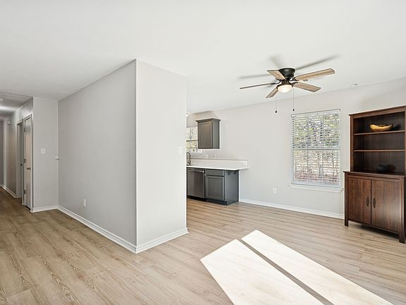 5th image of 1408 Riverside Dr