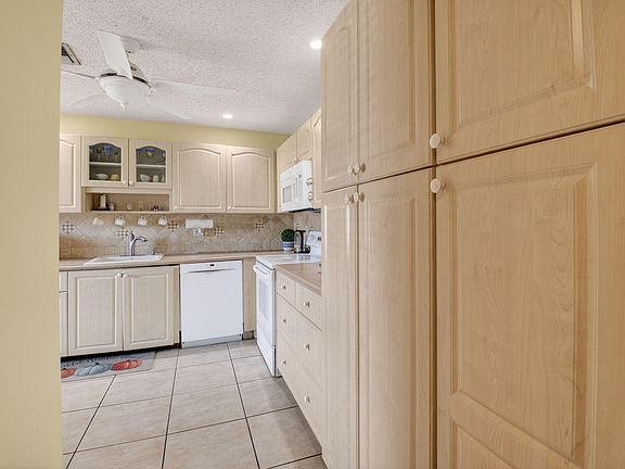 4th image of 1600 NW 18th Ave APT 104