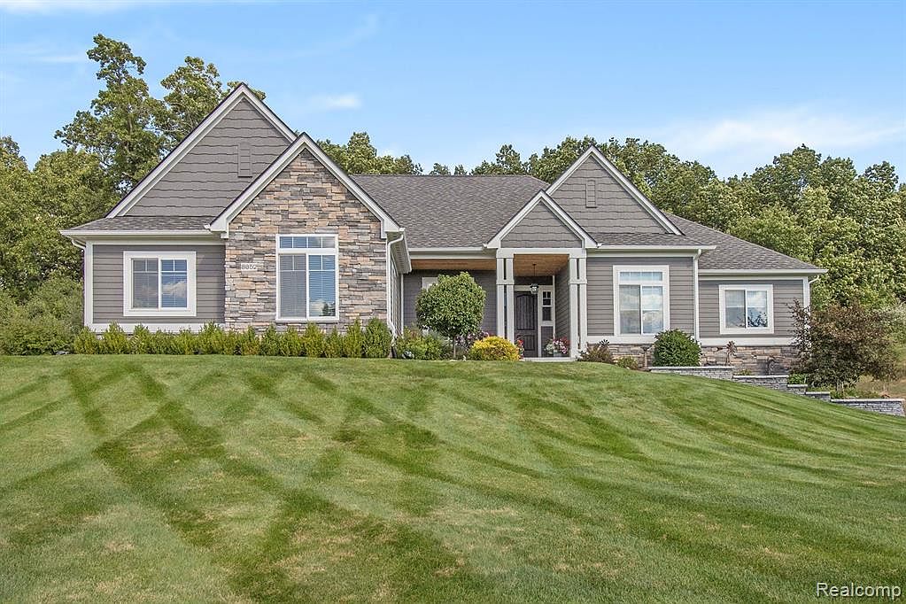 8852 Stonewall E, Clarkston, MI 48348 Zillow