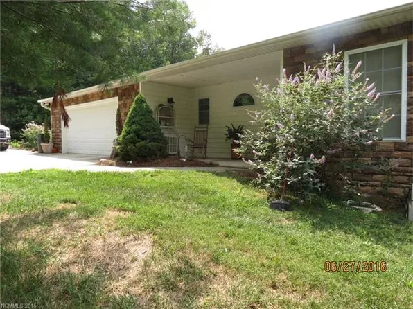 60 Acorn Ln, Pisgah Forest, NC 28768