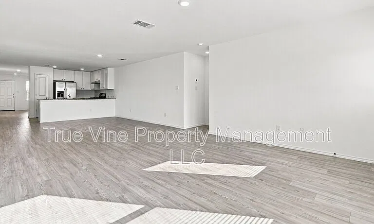 2906 Millikan Dr — Photo 30