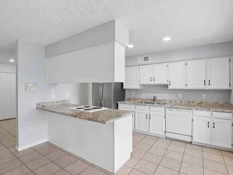 737 W El Prado Rd — Photo 7