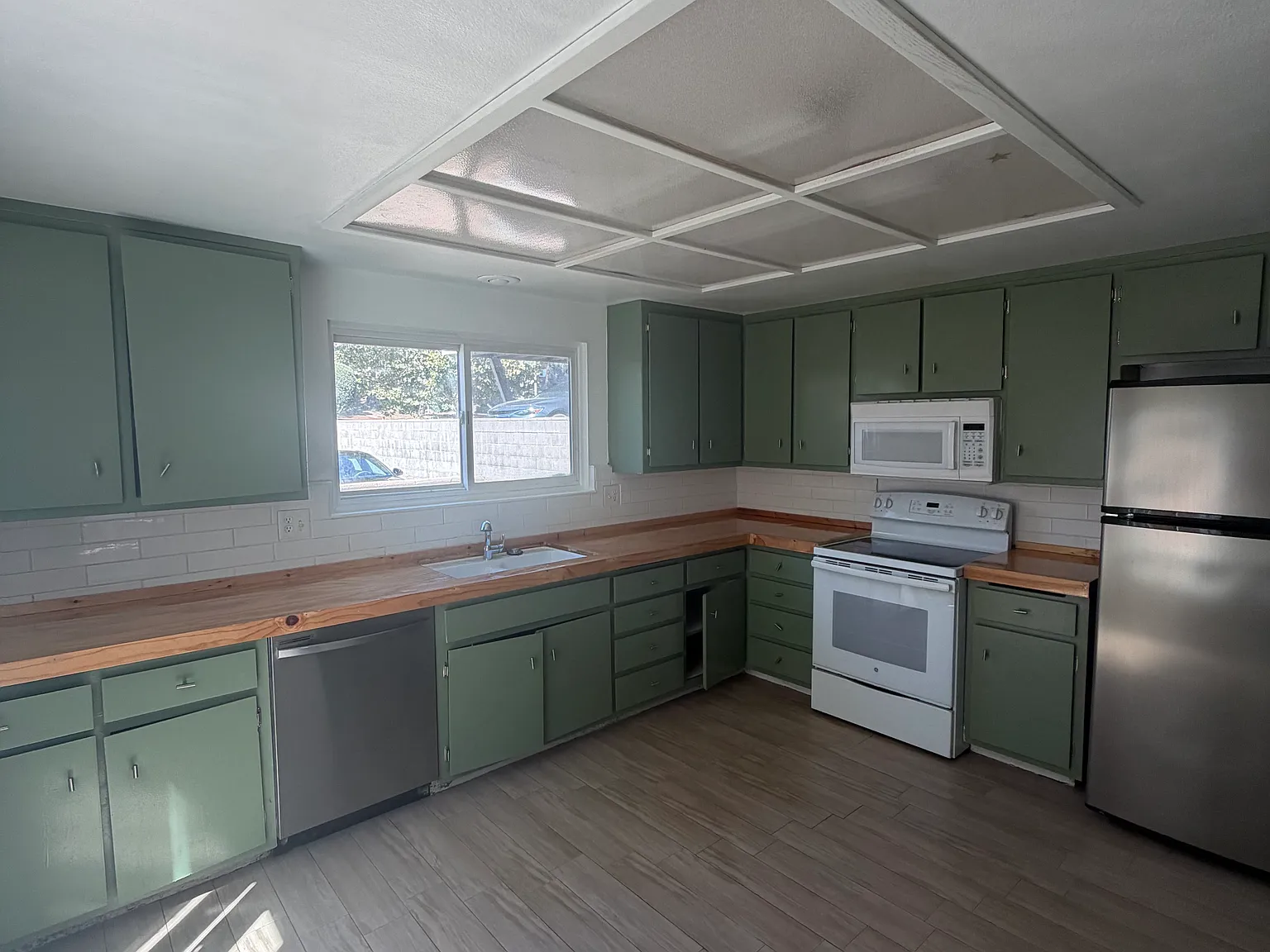 2 bed, 2.5 bath, 2000 sqft, $2,800 — Photo 2