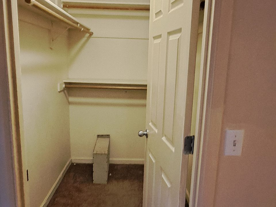 1st image of 3026 Hollyridge Loop NE