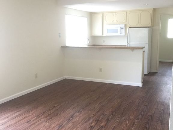 3rd image of 4451 48th St APT 01