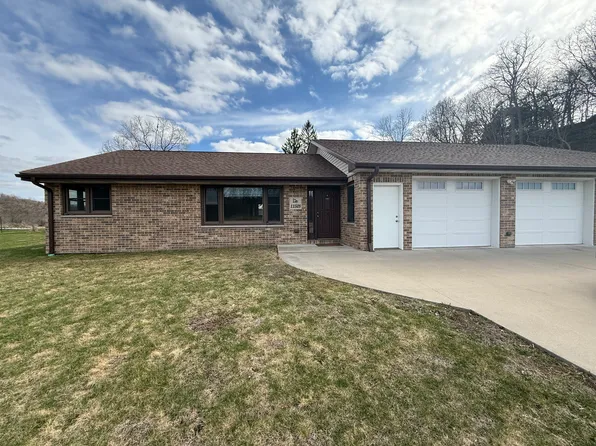 11528 Leiser Ln, Dubuque, IA 52001