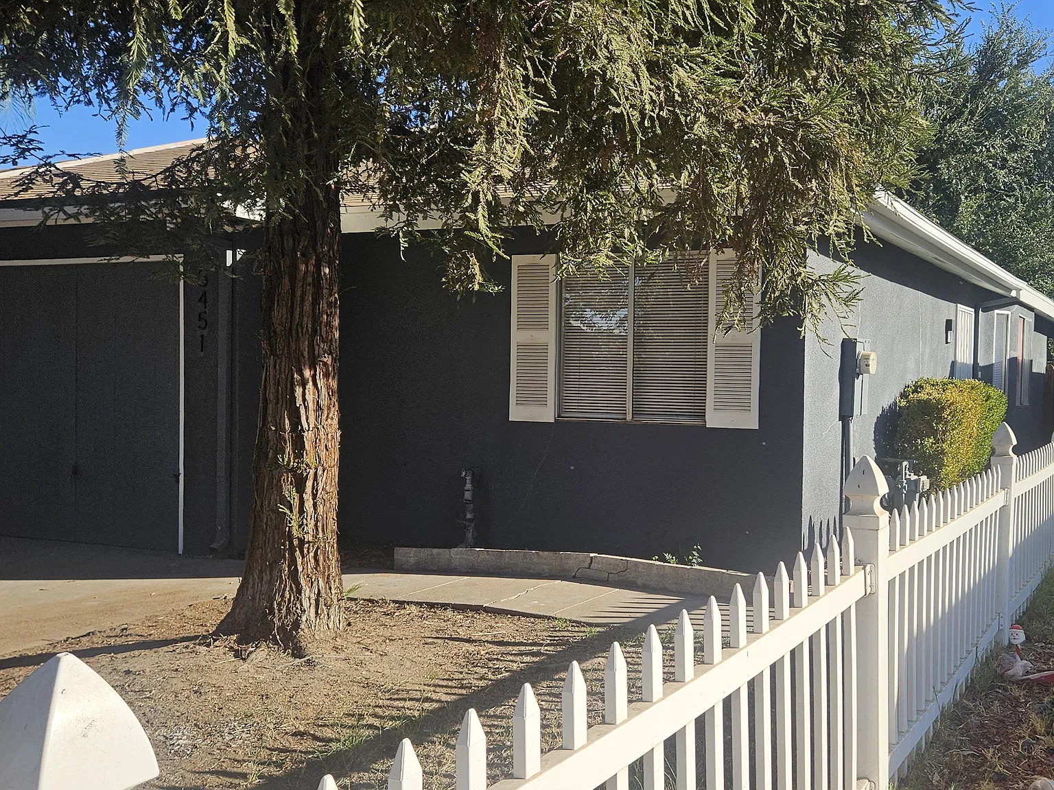 5451 W Santa Ana Ave — Photo 2