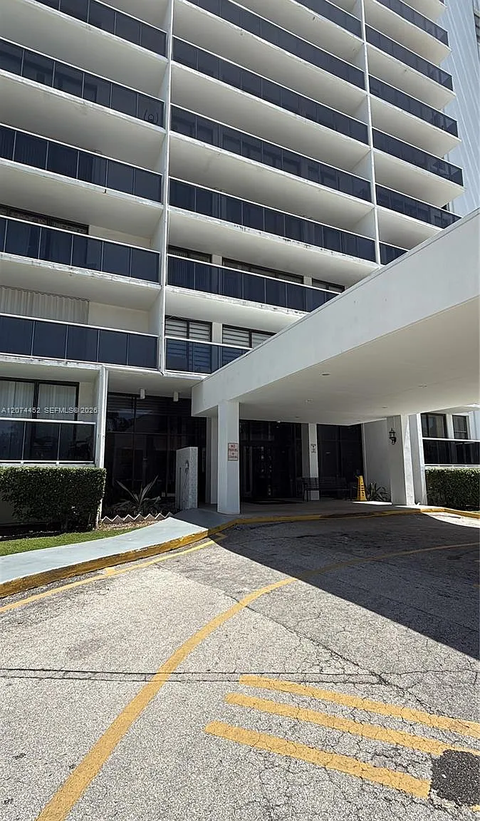 Aventura Eldorado Condo — Photo 4