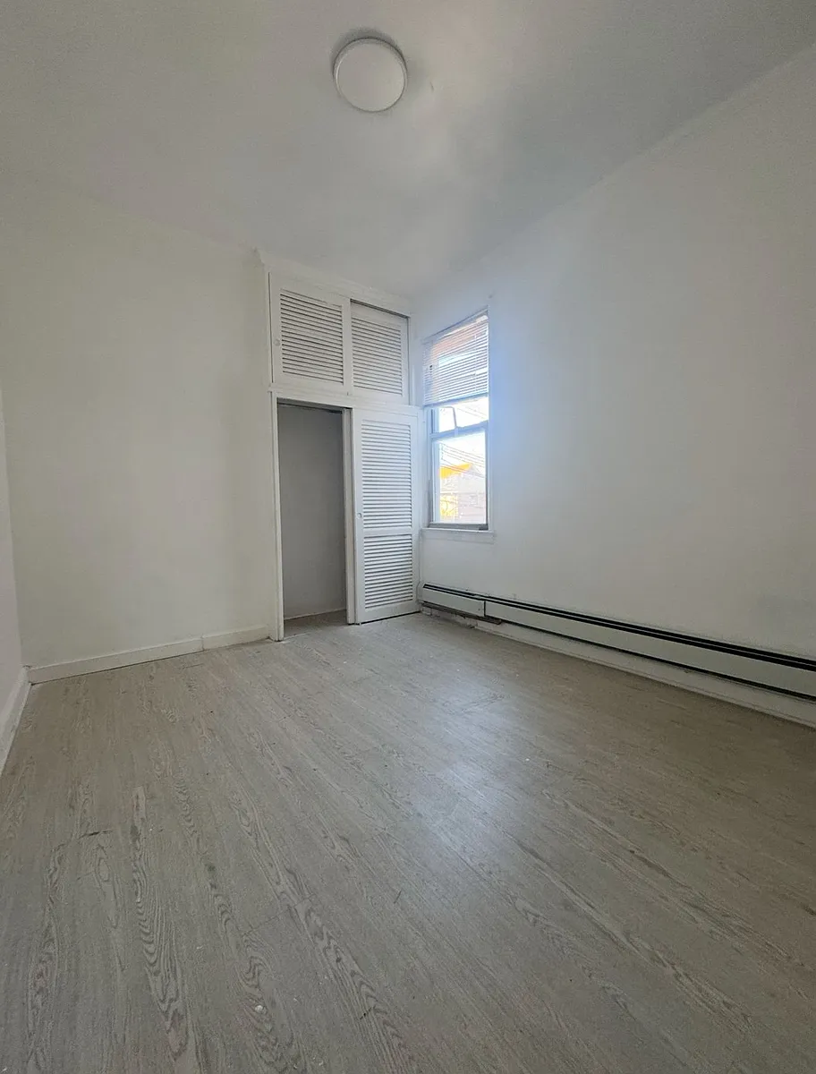 room 1 - 1848 126th St #2