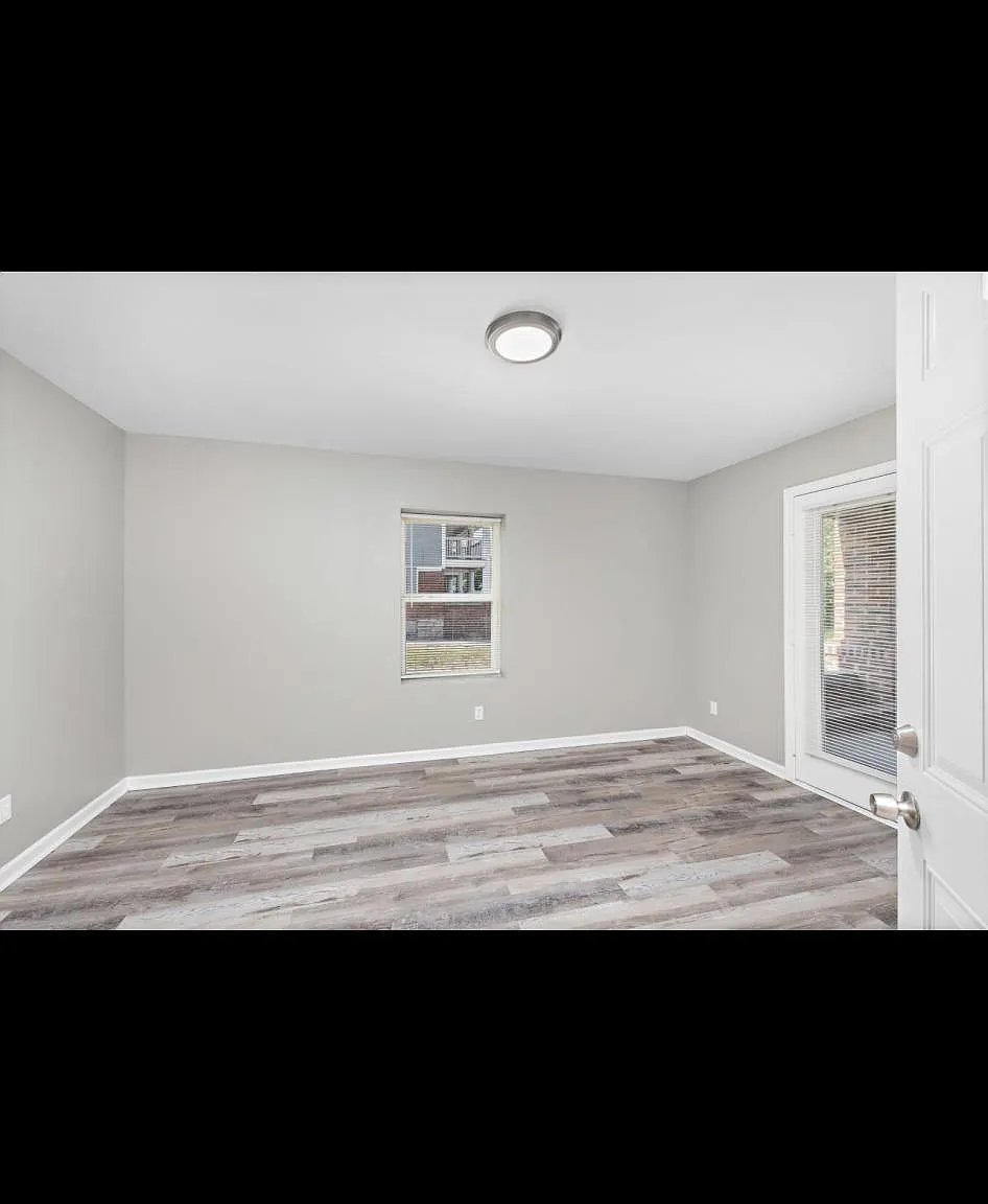 3 bed, 1000 sqft, $1,575 — Photo 3