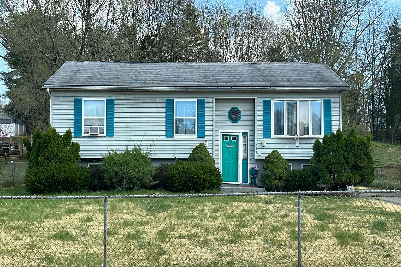 589 Bradford Dr photo 1