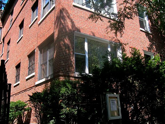 3rd image of 646 W Oakdale Ave #2