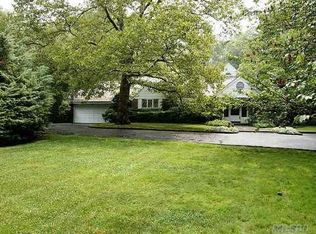 1 Meadow Rd, Old Westbury, NY 11568