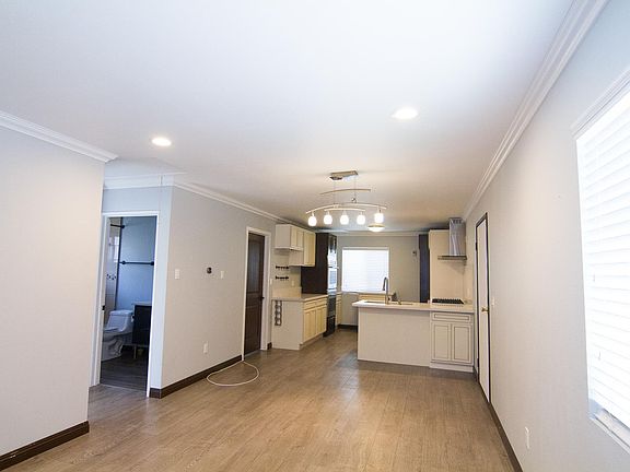 3rd image of 11522 Freeman Ave #B