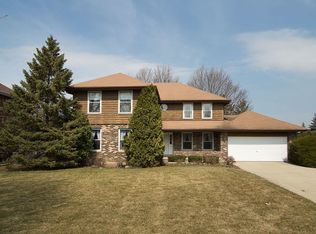 205 Independence Ln, Bloomingdale, IL 60108