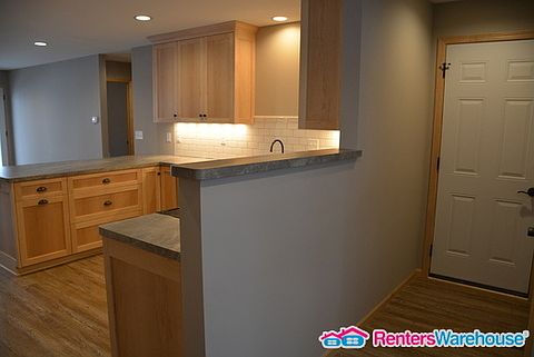 3rd image of 32 E Lake St APT 1