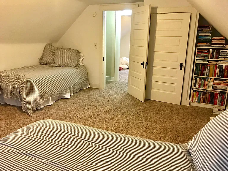 4th Bedroom (third floor)