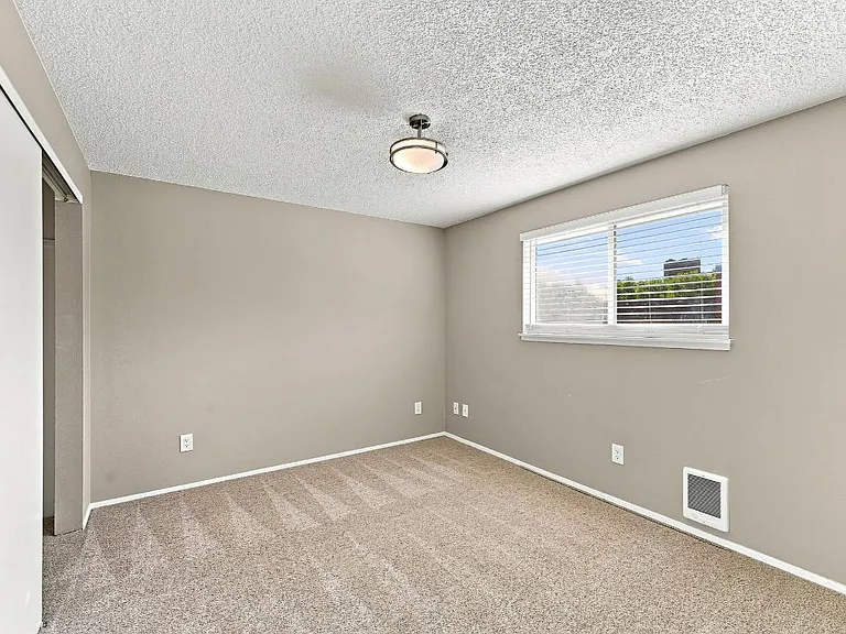 212 N J St #7 — Photo 8