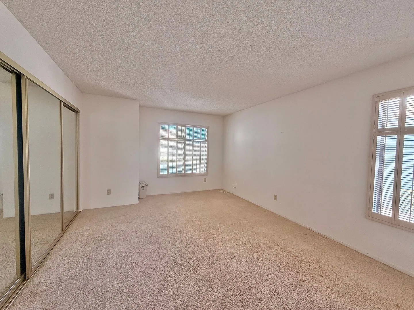 Lovely Single Story Home in Oaks North — Photo 4