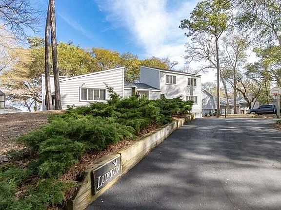 3rd image of 246 Oakleaf Drive