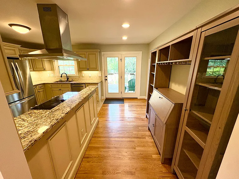 1233 Plymouth Ave — Photo 8