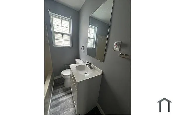 Building Photo - 3305 Dumesnil St