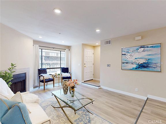 5th image of 105 S Marguerita Ave APT C