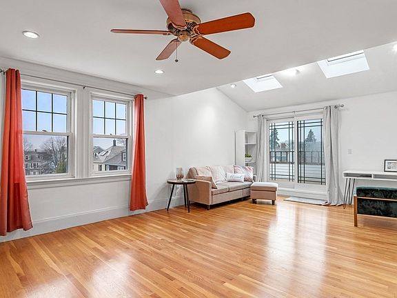 5th image of 19 Wisteria St #3