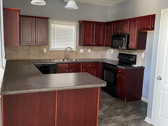 4th image of 8590 Shady Elm Dr