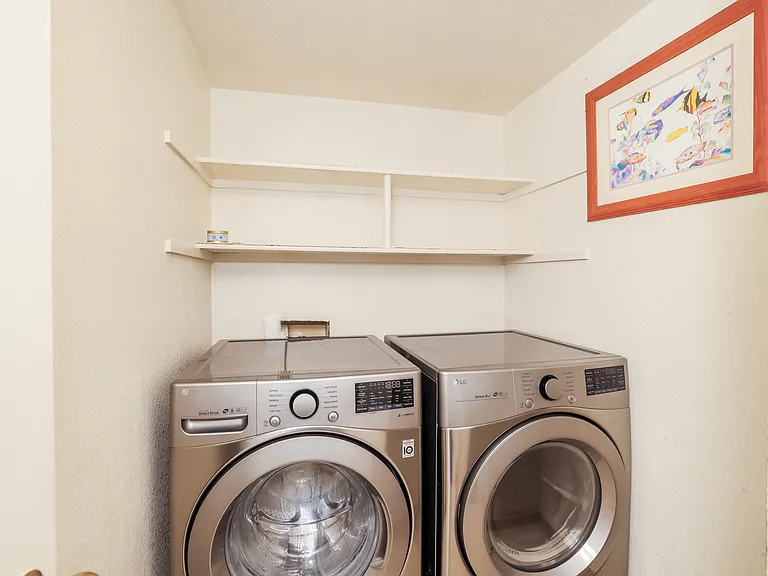 14-photo-Laundry-Room-