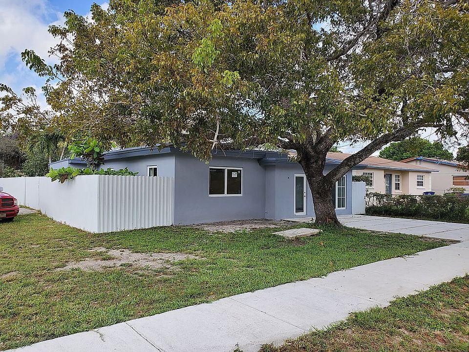2nd image of 228 SW 3rd Ave