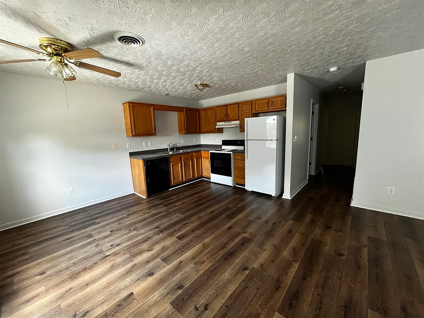 2 bed, $1,025 — Photo 3