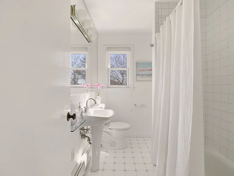 415 Wapping Rd — Photo 31