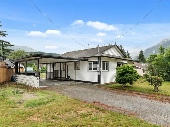 439 5th Ave, Hope, BC V0X 1L0