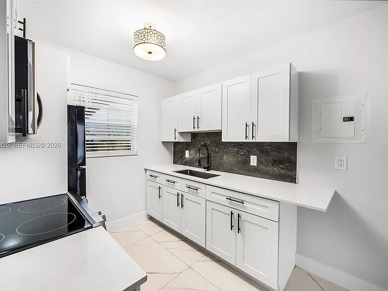 410 Euclid Ave #11 — Photo 1