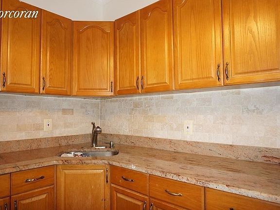 5th image of 386 Evergreen Ave #2