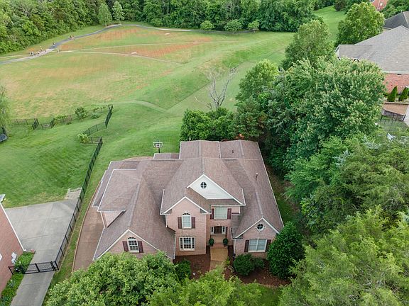 5th image of 2425 Deerbourne Dr