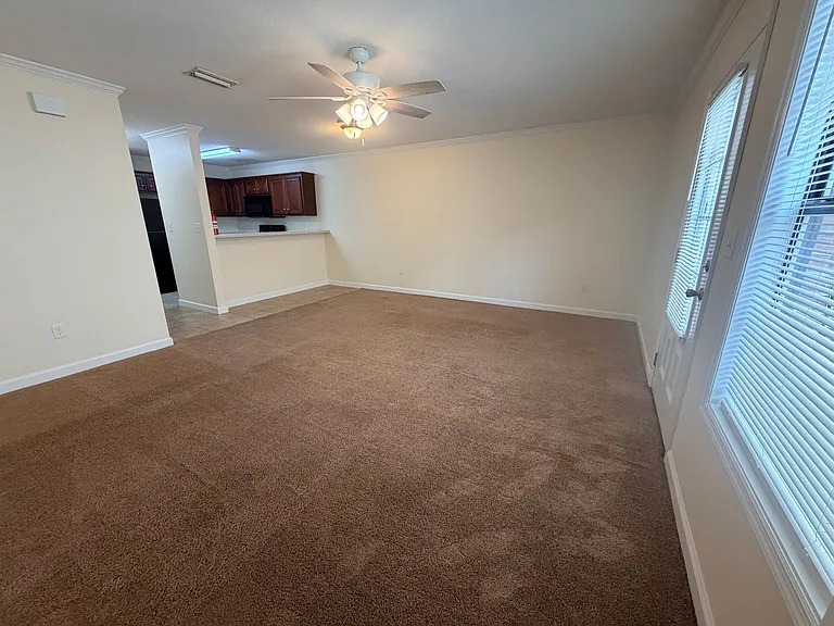 1704 N Patterson St #8 — Photo 3